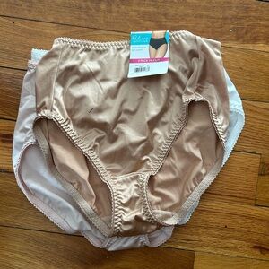 Vanity Fair Radiant Collection Undershaper Panties size 7 (Large)